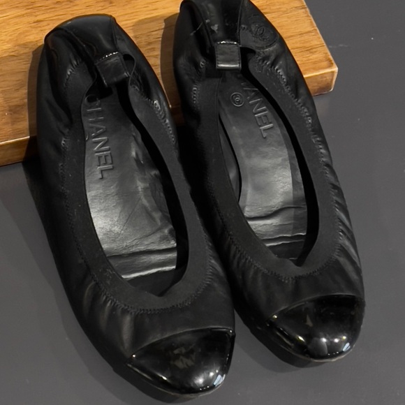 CHANEL Black Leather Ballet Flats 41 - Picture 14 of 15